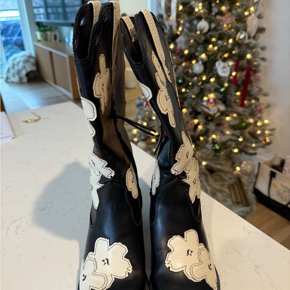 Circus by Sam Edelman Black and White Floral Heeled Boots - Picture 4 of 4